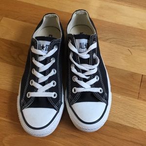Black low top converse